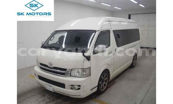 Nunua Imported Toyota Hiace Nyeupe Gari ndani ya Import - Dubai nchini Zambia