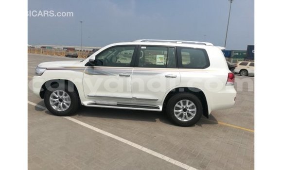 Tenga Imported Toyota Land Cruiser Chena Mota in Import - Dubai in Zambia Tenga Imported Toyota Land Cruiser Chena Mota in Import - Dubai in Zambia