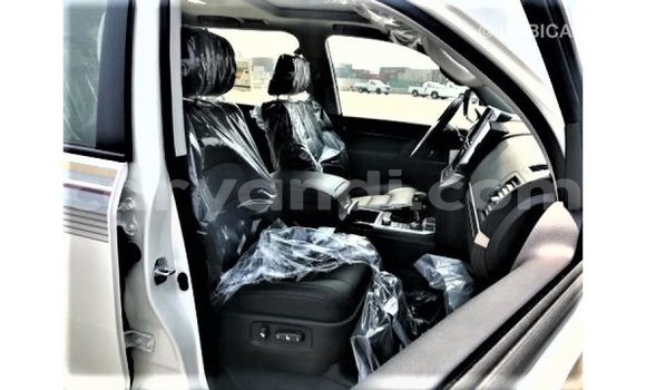 Tenga Imported Toyota Land Cruiser Chena Mota in Import - Dubai in Zambia Tenga Imported Toyota Land Cruiser Chena Mota in Import - Dubai in Zambia