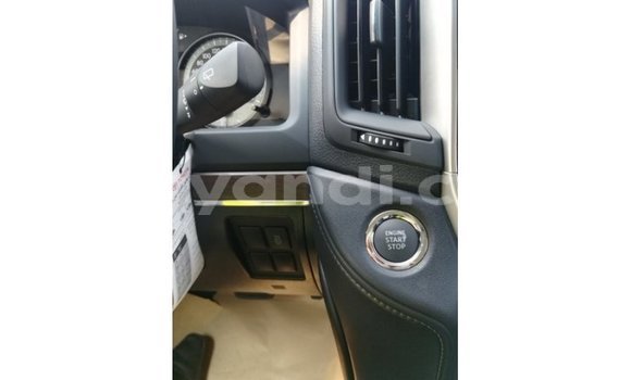 Tenga Imported Toyota Land Cruiser Chena Mota in Import - Dubai in Zambia Tenga Imported Toyota Land Cruiser Chena Mota in Import - Dubai in Zambia