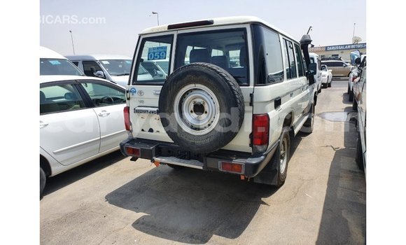 Acheter Import Voiture Toyota Land Cruiser Blanc à Import - Dubai, Zambie Acheter Import Voiture Toyota Land Cruiser Blanc à Import - Dubai, Zambie