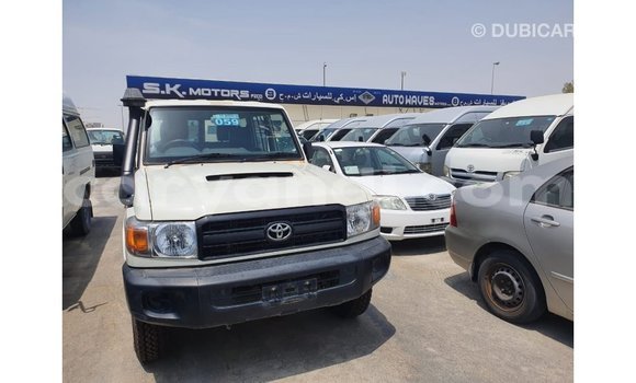 Acheter Import Voiture Toyota Land Cruiser Blanc à Import - Dubai, Zambie Acheter Import Voiture Toyota Land Cruiser Blanc à Import - Dubai, Zambie