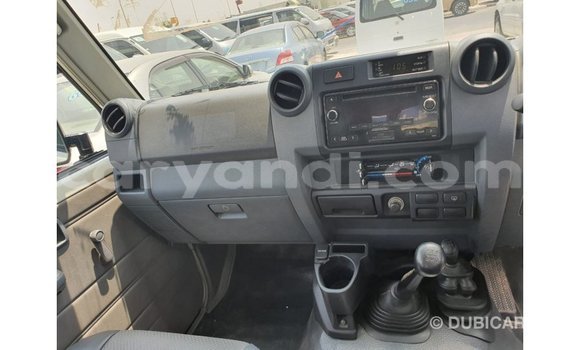 Acheter Import Voiture Toyota Land Cruiser Blanc à Import - Dubai, Zambie Acheter Import Voiture Toyota Land Cruiser Blanc à Import - Dubai, Zambie