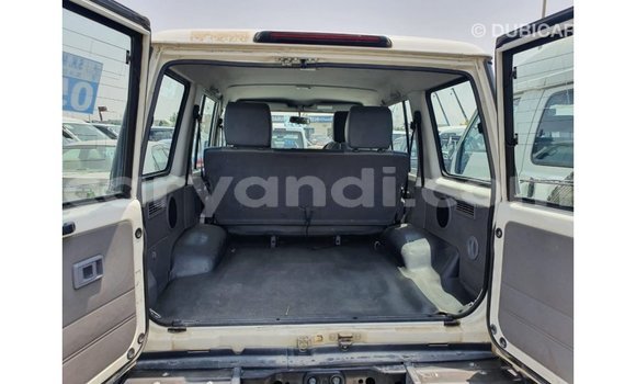 Acheter Import Voiture Toyota Land Cruiser Blanc à Import - Dubai, Zambie Acheter Import Voiture Toyota Land Cruiser Blanc à Import - Dubai, Zambie