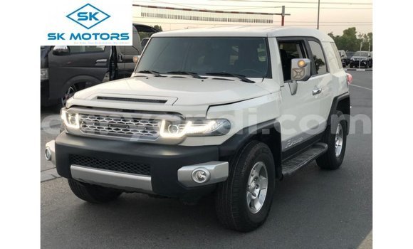 Buy Import Toyota FJ Cruiser White Car in Import - Dubai in Zambia Buy Import Toyota FJ Cruiser White Car in Import - Dubai in Zambia