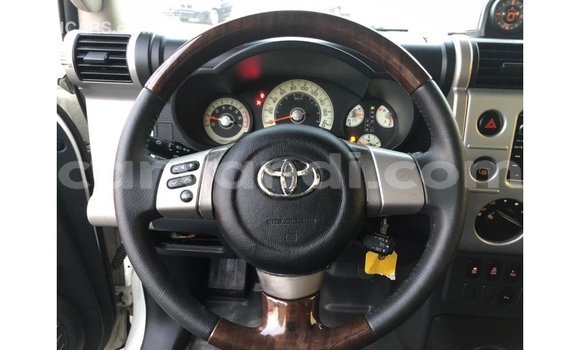 Buy Import Toyota FJ Cruiser White Car in Import - Dubai in Zambia Buy Import Toyota FJ Cruiser White Car in Import - Dubai in Zambia