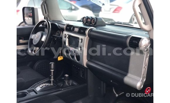 Buy Import Toyota FJ Cruiser White Car in Import - Dubai in Zambia Buy Import Toyota FJ Cruiser White Car in Import - Dubai in Zambia