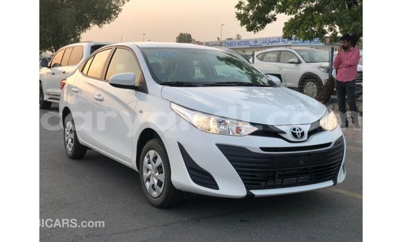 Nunua Imported Toyota Yaris Nyeupe Gari ndani ya Import - Dubai nchini Zambia Nunua Imported Toyota Yaris Nyeupe Gari ndani ya Import - Dubai nchini Zambia