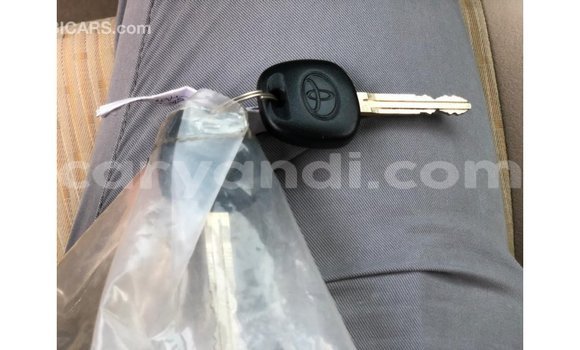 Nunua Imported Toyota Yaris Nyeupe Gari ndani ya Import - Dubai nchini Zambia Nunua Imported Toyota Yaris Nyeupe Gari ndani ya Import - Dubai nchini Zambia