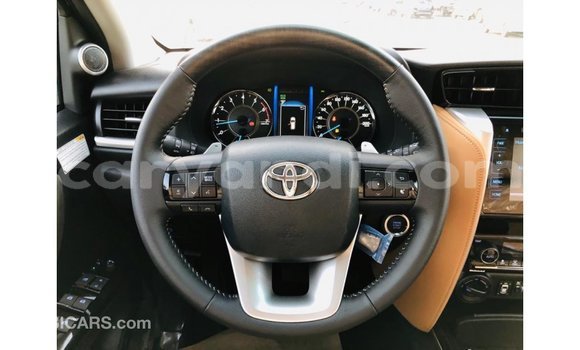 Nunua Imported Toyota Fortuner Nyeusi Gari ndani ya Import - Dubai nchini Zambia Nunua Imported Toyota Fortuner Nyeusi Gari ndani ya Import - Dubai nchini Zambia