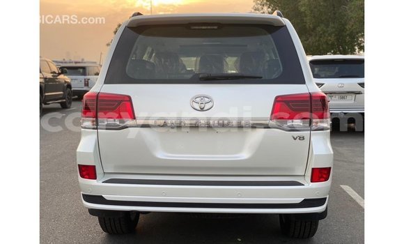 Nunua Imported Toyota Land Cruiser Nyeupe Gari ndani ya Import - Dubai nchini Zambia Nunua Imported Toyota Land Cruiser Nyeupe Gari ndani ya Import - Dubai nchini Zambia