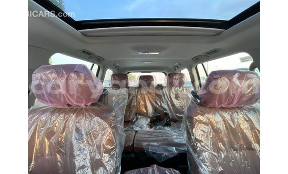 Nunua Imported Toyota Land Cruiser Nyeupe Gari ndani ya Import - Dubai nchini Zambia Nunua Imported Toyota Land Cruiser Nyeupe Gari ndani ya Import - Dubai nchini Zambia