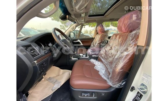Nunua Imported Toyota Land Cruiser Nyeupe Gari ndani ya Import - Dubai nchini Zambia Nunua Imported Toyota Land Cruiser Nyeupe Gari ndani ya Import - Dubai nchini Zambia