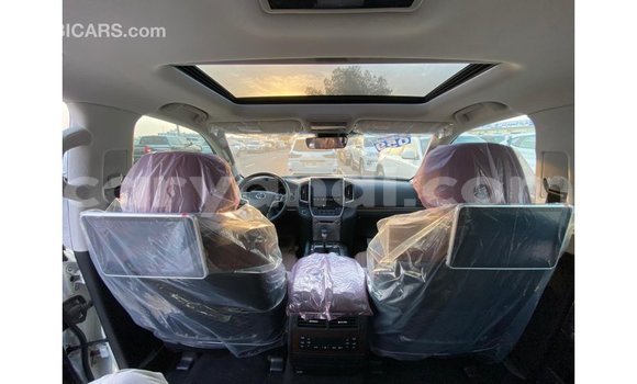 Nunua Imported Toyota Land Cruiser Nyeupe Gari ndani ya Import - Dubai nchini Zambia Nunua Imported Toyota Land Cruiser Nyeupe Gari ndani ya Import - Dubai nchini Zambia