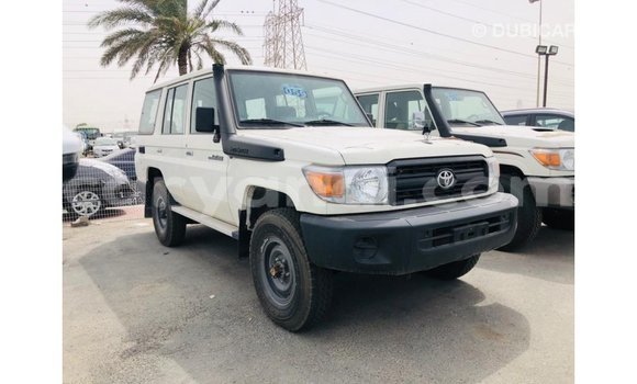 Nunua Imported Toyota Land Cruiser Nyeupe Gari ndani ya Import - Dubai nchini Zambia Nunua Imported Toyota Land Cruiser Nyeupe Gari ndani ya Import - Dubai nchini Zambia