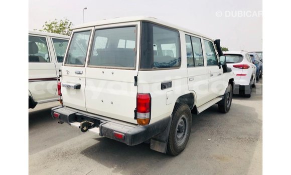 Nunua Imported Toyota Land Cruiser Nyeupe Gari ndani ya Import - Dubai nchini Zambia Nunua Imported Toyota Land Cruiser Nyeupe Gari ndani ya Import - Dubai nchini Zambia