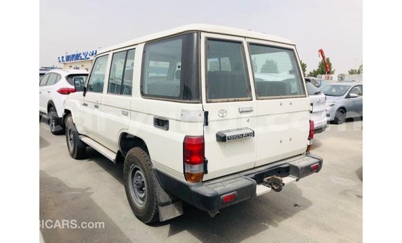 Nunua Imported Toyota Land Cruiser Nyeupe Gari ndani ya Import - Dubai nchini Zambia Nunua Imported Toyota Land Cruiser Nyeupe Gari ndani ya Import - Dubai nchini Zambia