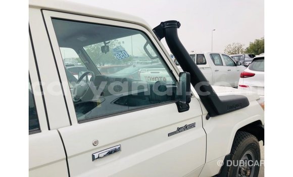 Nunua Imported Toyota Land Cruiser Nyeupe Gari ndani ya Import - Dubai nchini Zambia Nunua Imported Toyota Land Cruiser Nyeupe Gari ndani ya Import - Dubai nchini Zambia