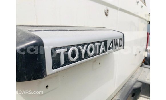 Nunua Imported Toyota Land Cruiser Nyeupe Gari ndani ya Import - Dubai nchini Zambia Nunua Imported Toyota Land Cruiser Nyeupe Gari ndani ya Import - Dubai nchini Zambia