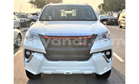 Nunua Imported Toyota Fortuner Nyeupe Gari ndani ya Import - Dubai nchini Zambia