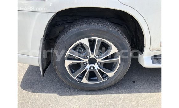 Tenga Imported Toyota Land Cruiser Chena Mota in Import - Dubai in Zambia Tenga Imported Toyota Land Cruiser Chena Mota in Import - Dubai in Zambia