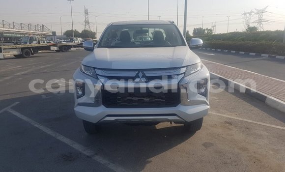 Buy Import Mitsubishi L200 White Car in Import - Dubai in Zambia