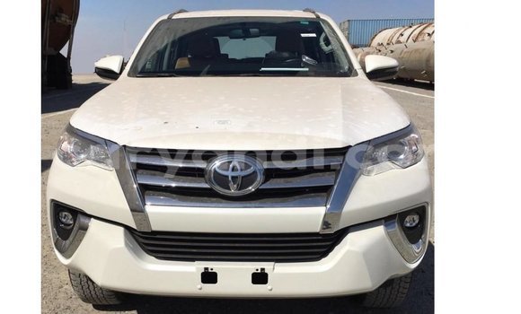 Nunua Imported Toyota Fortuner Nyeupe Gari ndani ya Import - Dubai nchini Zambia