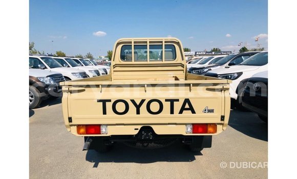 Nunua Imported Toyota Land Cruiser Beige Gari ndani ya Import - Dubai nchini Zambia Nunua Imported Toyota Land Cruiser Beige Gari ndani ya Import - Dubai nchini Zambia