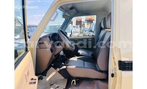 Nunua Imported Toyota Land Cruiser Beige Gari ndani ya Import - Dubai nchini Zambia Nunua Imported Toyota Land Cruiser Beige Gari ndani ya Import - Dubai nchini Zambia