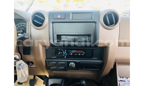 Nunua Imported Toyota Land Cruiser Beige Gari ndani ya Import - Dubai nchini Zambia Nunua Imported Toyota Land Cruiser Beige Gari ndani ya Import - Dubai nchini Zambia