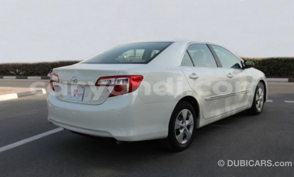 Acheter Import Voiture Toyota Camry Blanc à Import - Dubai, Zambie Acheter Import Voiture Toyota Camry Blanc à Import - Dubai, Zambie
