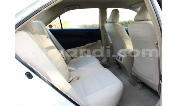 Acheter Import Voiture Toyota Camry Blanc à Import - Dubai, Zambie Acheter Import Voiture Toyota Camry Blanc à Import - Dubai, Zambie