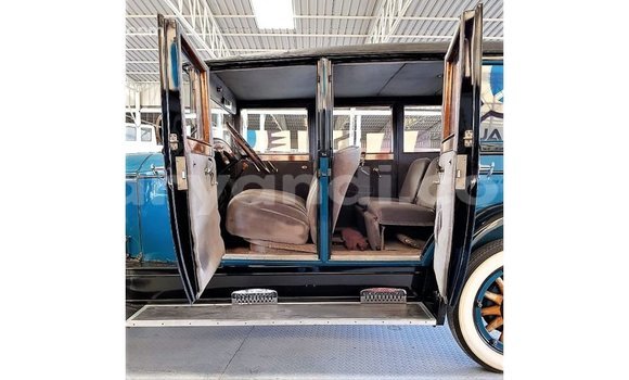 Nunua Imported Buick Electra Bluu Gari ndani ya Import - Dubai nchini Zambia Nunua Imported Buick Electra Bluu Gari ndani ya Import - Dubai nchini Zambia