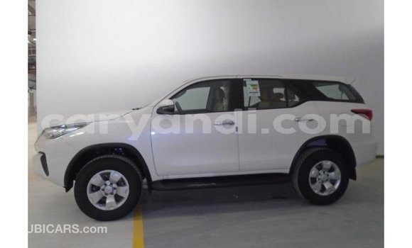 Acheter Import Voiture Toyota Fortuner Blanc à Import - Dubai, Zambie Acheter Import Voiture Toyota Fortuner Blanc à Import - Dubai, Zambie
