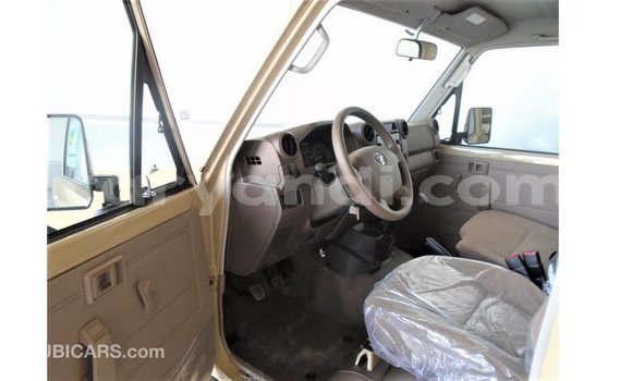 Tenga Imported Toyota Land Cruiser Beige Mota in Import - Dubai in Zambia Tenga Imported Toyota Land Cruiser Beige Mota in Import - Dubai in Zambia
