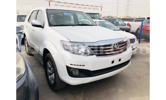 Nunua Imported Toyota Fortuner Nyeupe Gari ndani ya Import - Dubai nchini Zambia Nunua Imported Toyota Fortuner Nyeupe Gari ndani ya Import - Dubai nchini Zambia
