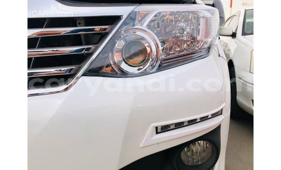 Nunua Imported Toyota Fortuner Nyeupe Gari ndani ya Import - Dubai nchini Zambia Nunua Imported Toyota Fortuner Nyeupe Gari ndani ya Import - Dubai nchini Zambia