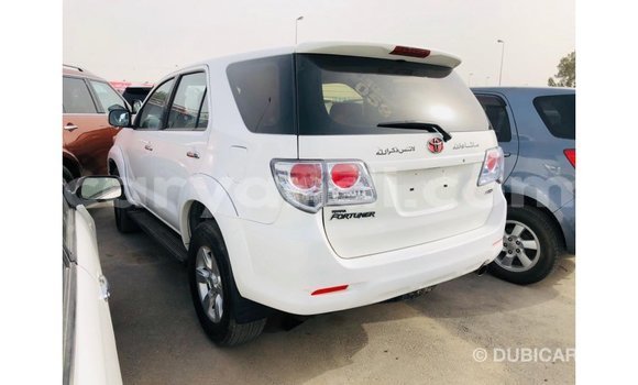 Nunua Imported Toyota Fortuner Nyeupe Gari ndani ya Import - Dubai nchini Zambia Nunua Imported Toyota Fortuner Nyeupe Gari ndani ya Import - Dubai nchini Zambia