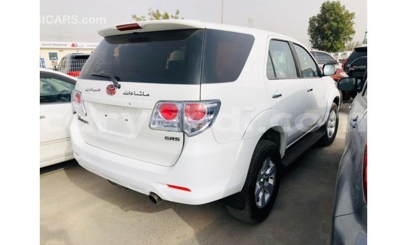Nunua Imported Toyota Fortuner Nyeupe Gari ndani ya Import - Dubai nchini Zambia Nunua Imported Toyota Fortuner Nyeupe Gari ndani ya Import - Dubai nchini Zambia