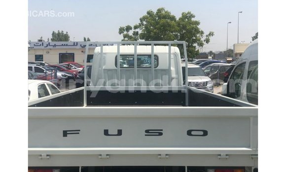 Nunua Imported Mitsubishi Canter Nyeupe Lori ndani ya Import - Dubai nchini Zambia Nunua Imported Mitsubishi Canter Nyeupe Lori ndani ya Import - Dubai nchini Zambia