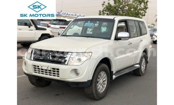 Nunua Imported Mitsubishi Pajero Nyeupe Gari ndani ya Import - Dubai nchini Zambia