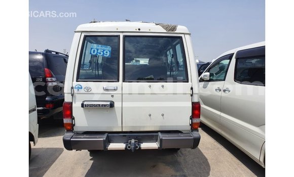 Buy Import Toyota Land Cruiser White Car in Import - Dubai in Zambia Buy Import Toyota Land Cruiser White Car in Import - Dubai in Zambia