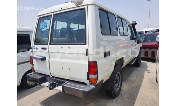 Buy Import Toyota Land Cruiser White Car in Import - Dubai in Zambia Buy Import Toyota Land Cruiser White Car in Import - Dubai in Zambia