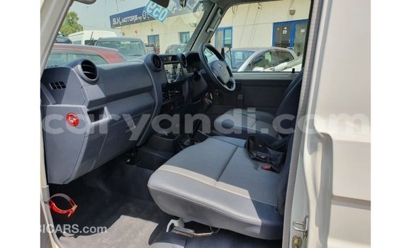 Buy Import Toyota Land Cruiser White Car in Import - Dubai in Zambia Buy Import Toyota Land Cruiser White Car in Import - Dubai in Zambia