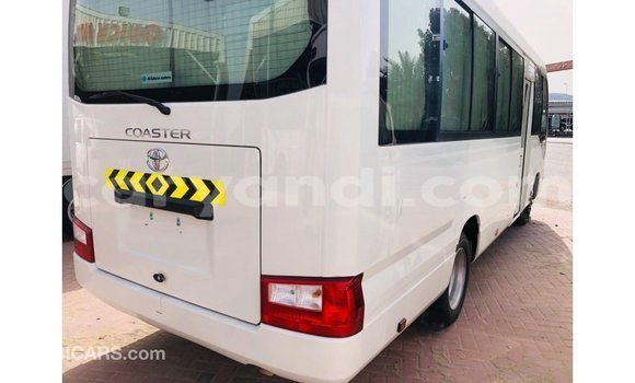 Acheter Import Voiture Toyota Coaster Blanc à Import - Dubai, Zambie Acheter Import Voiture Toyota Coaster Blanc à Import - Dubai, Zambie