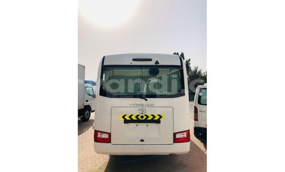 Acheter Import Voiture Toyota Coaster Blanc à Import - Dubai, Zambie Acheter Import Voiture Toyota Coaster Blanc à Import - Dubai, Zambie