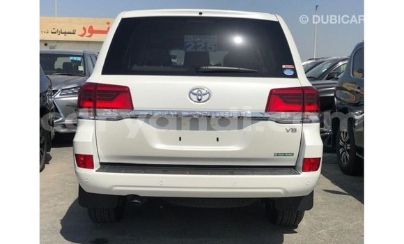 Nunua Imported Toyota Land Cruiser Nyeupe Gari ndani ya Import - Dubai nchini Zambia Nunua Imported Toyota Land Cruiser Nyeupe Gari ndani ya Import - Dubai nchini Zambia