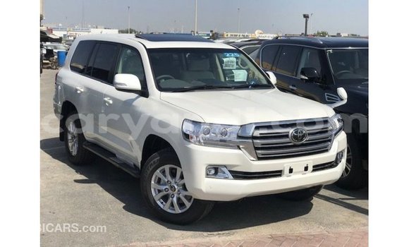 Nunua Imported Toyota Land Cruiser Nyeupe Gari ndani ya Import - Dubai nchini Zambia Nunua Imported Toyota Land Cruiser Nyeupe Gari ndani ya Import - Dubai nchini Zambia