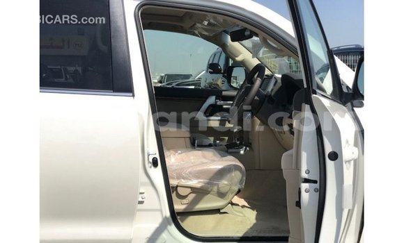 Nunua Imported Toyota Land Cruiser Nyeupe Gari ndani ya Import - Dubai nchini Zambia Nunua Imported Toyota Land Cruiser Nyeupe Gari ndani ya Import - Dubai nchini Zambia