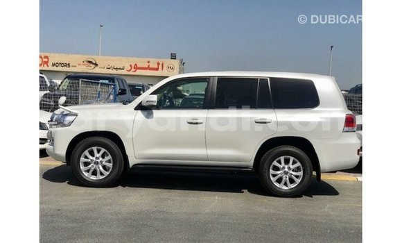 Nunua Imported Toyota Land Cruiser Nyeupe Gari ndani ya Import - Dubai nchini Zambia Nunua Imported Toyota Land Cruiser Nyeupe Gari ndani ya Import - Dubai nchini Zambia